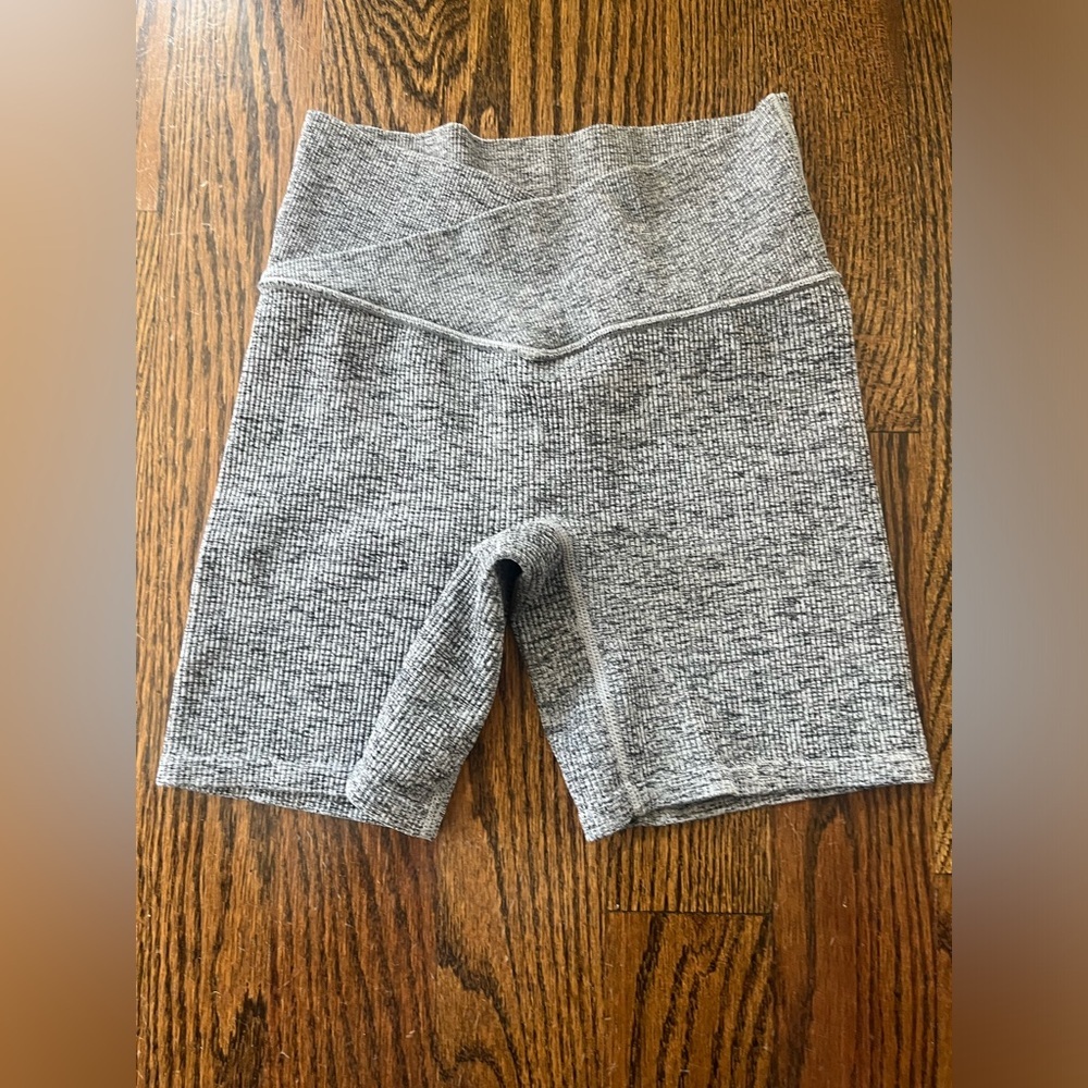 Colsie Biker Shorts Womens Size XS Crossover Waist Gray Stretch Ribbed Knit NWOT